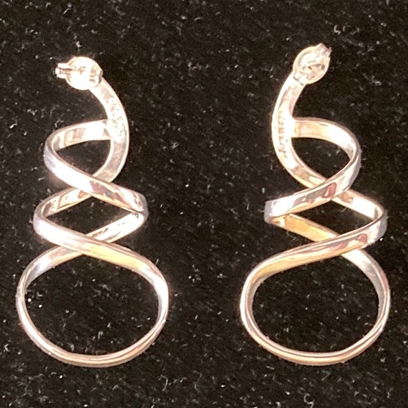Sterling Silver Swirling Ribbon EarringsPost & Clutch for Pierced Ears/NEW!!! - Picture 3 of 5
